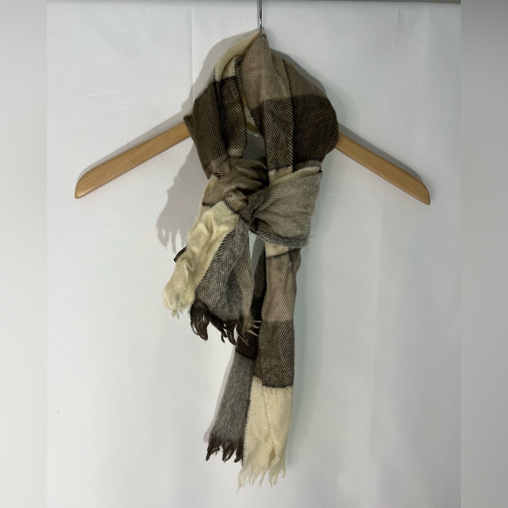 100% Lambwool Made in Uruguay* Plaid Scarf